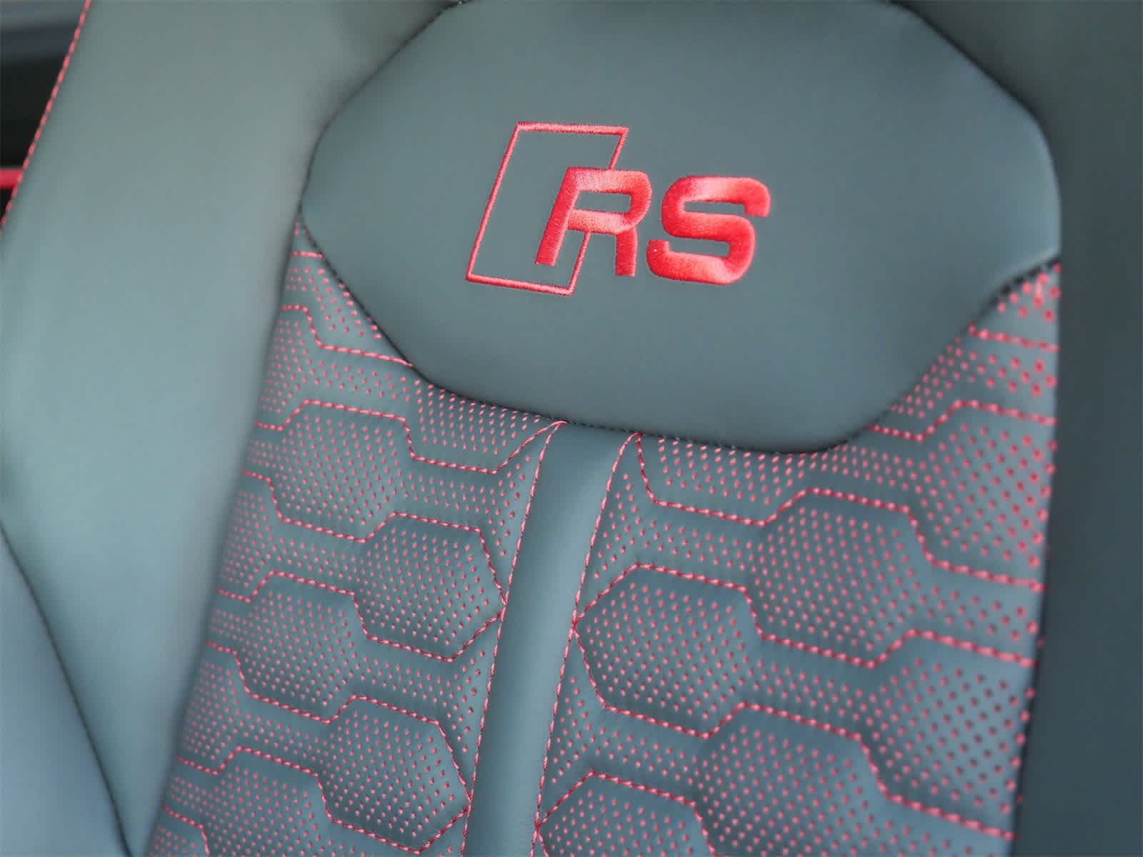 Thumbnail: 2025 Audi RS Q8 - 12