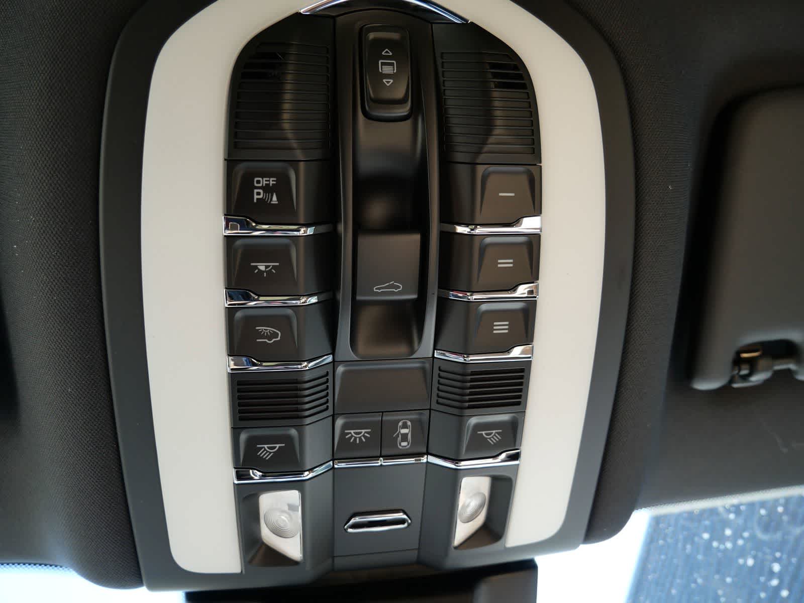 Thumbnail: 2026 Porsche Macan - 26