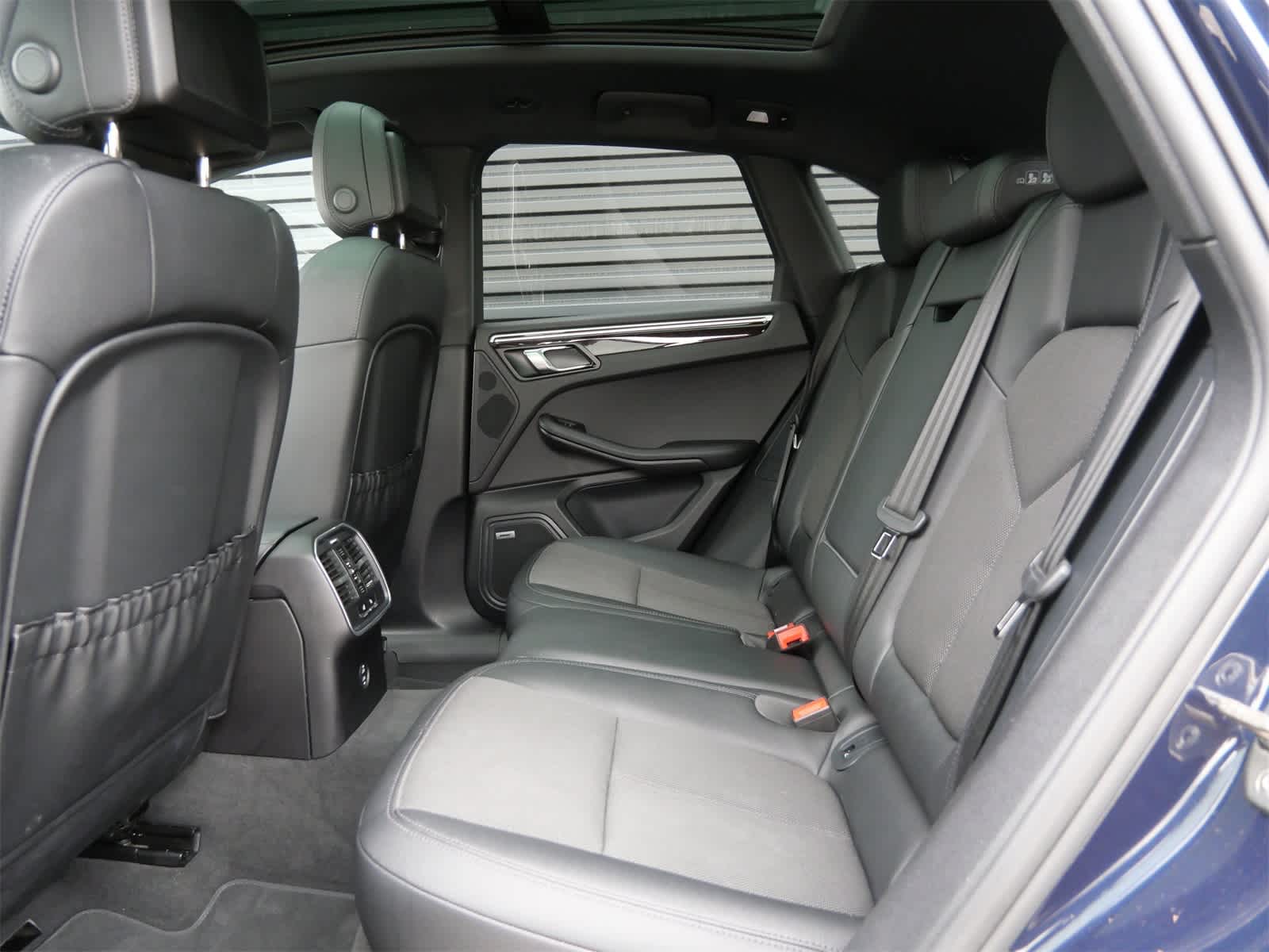 Thumbnail: 2022 Porsche Macan - 11