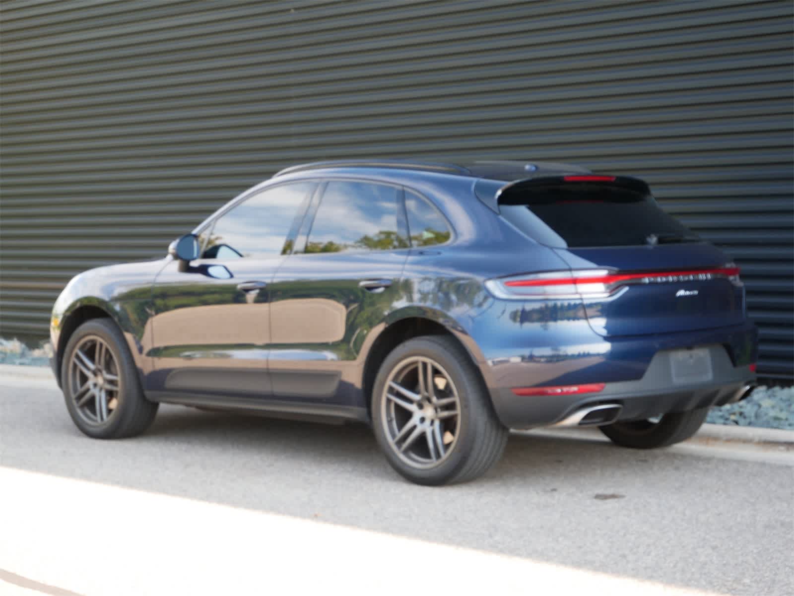 Thumbnail: 2021 Porsche Macan - 3