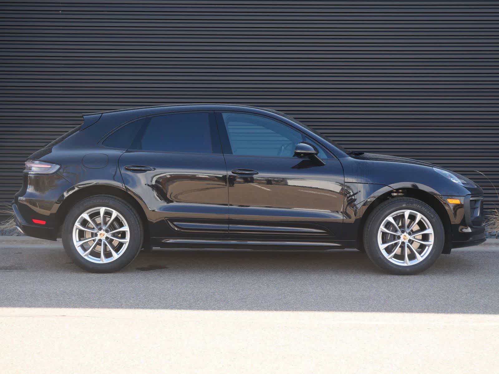 Thumbnail: 2024 Porsche Macan - 26