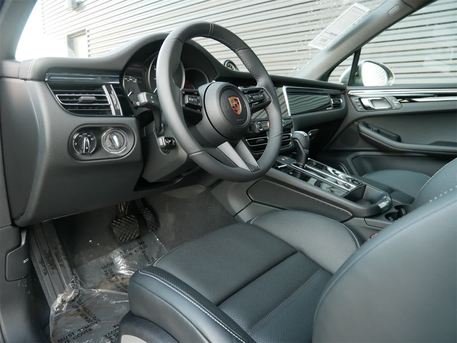 Thumbnail: 2025 Porsche Macan - 4