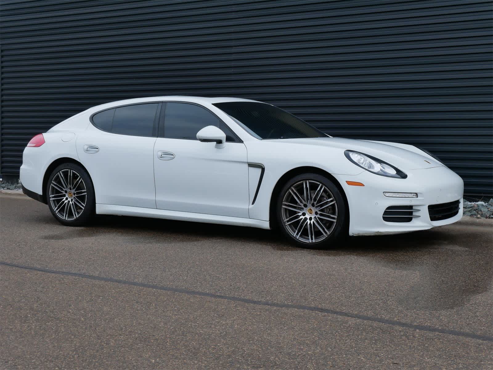Thumbnail: 2016 Porsche Panamera - 32