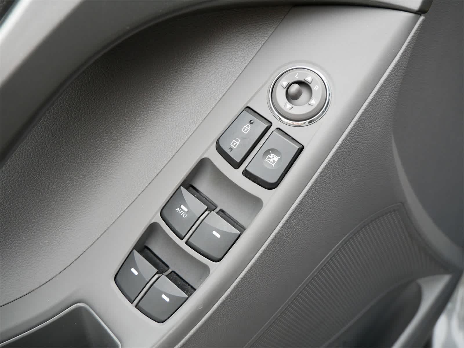 Thumbnail: 2013 Hyundai Elantra - 9