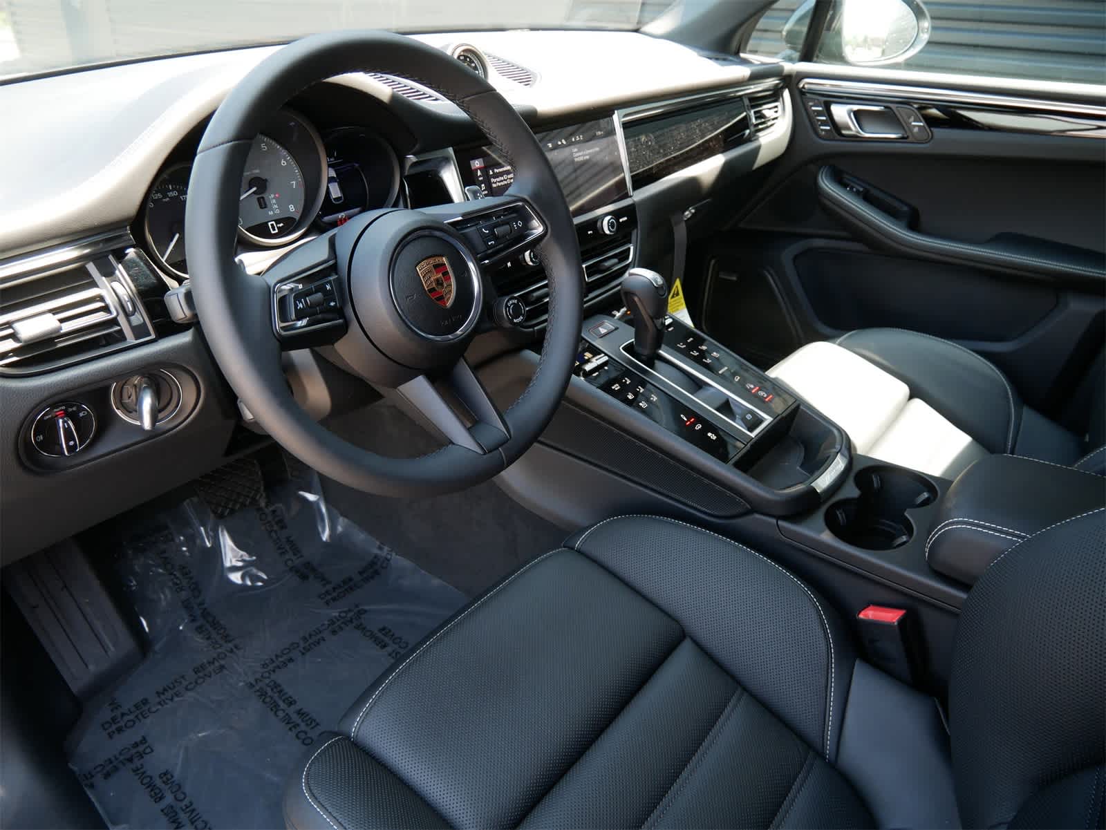 Thumbnail: 2025 Porsche Macan - 4