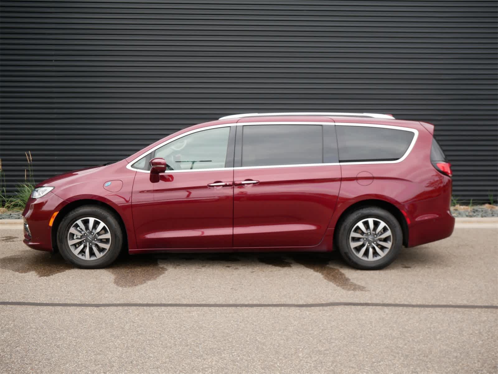 Thumbnail: 2021 Chrysler Pacifica - 2