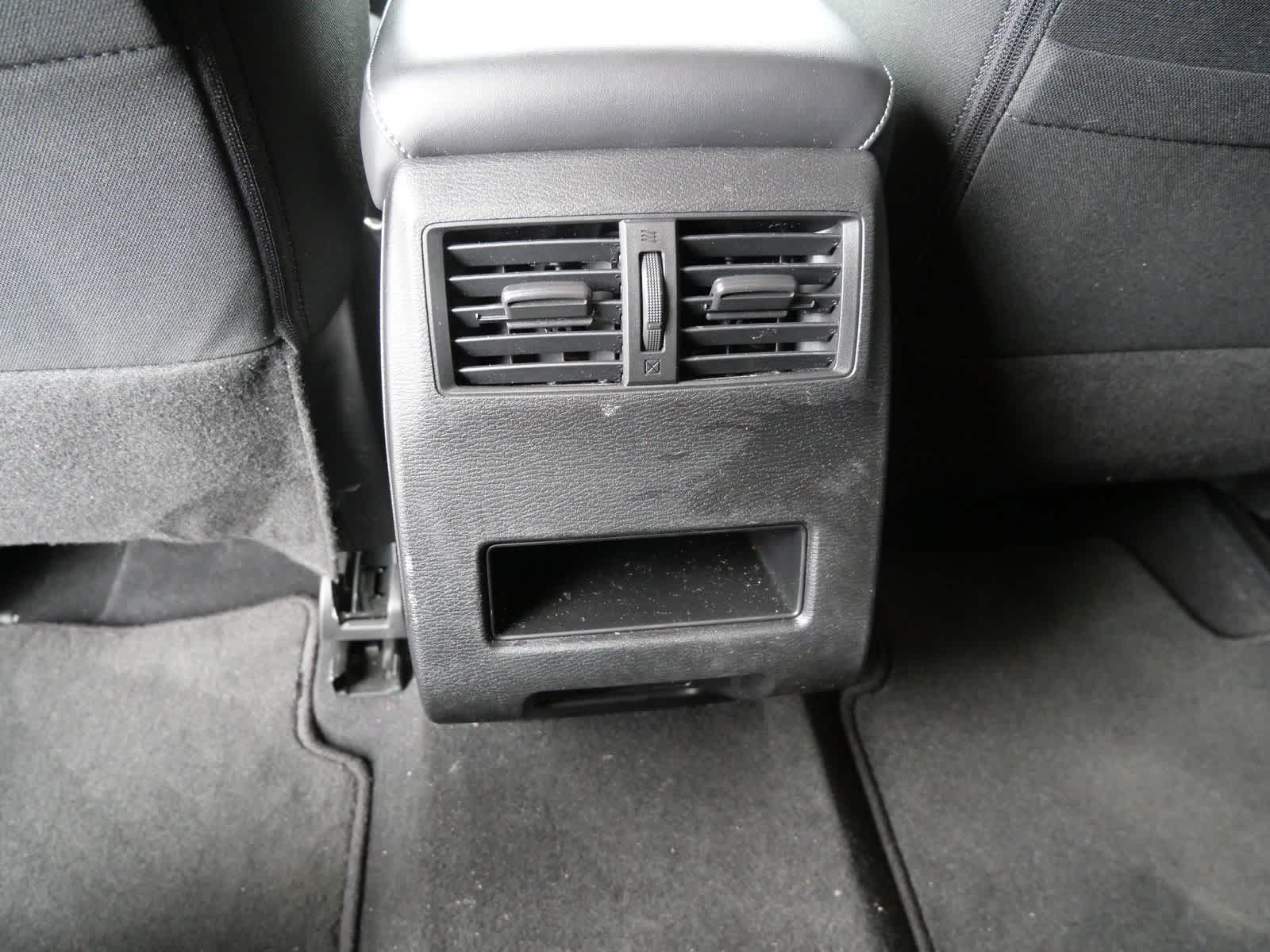 Thumbnail: 2024 Mitsubishi Outlander - 13