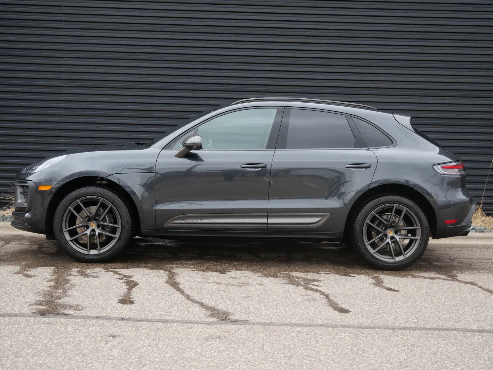 Thumbnail: 2023 Porsche Macan - 2