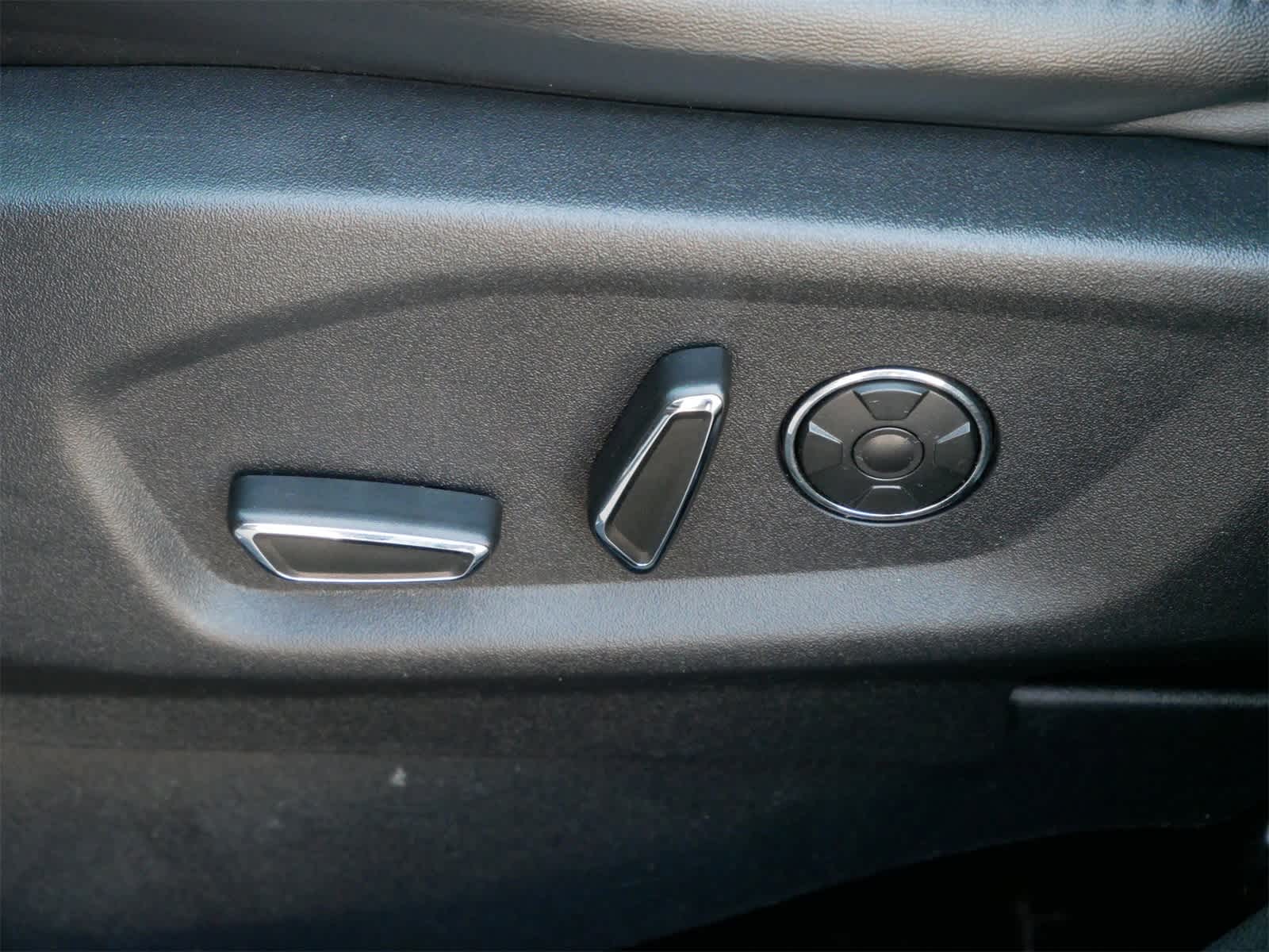 Thumbnail: 2016 Ford Explorer - 10