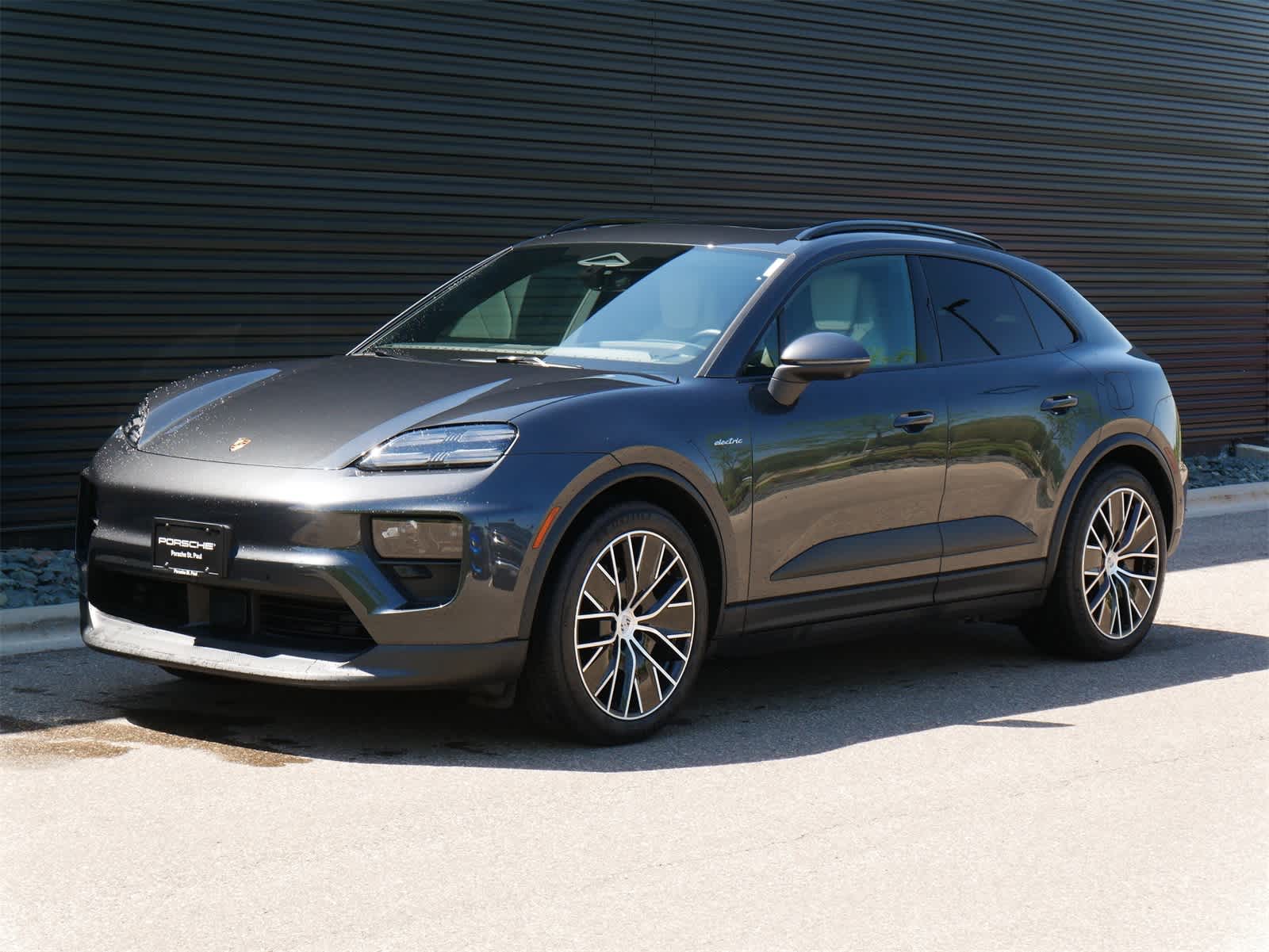 2024 Porsche Macan T -
                  Saint Paul, MN