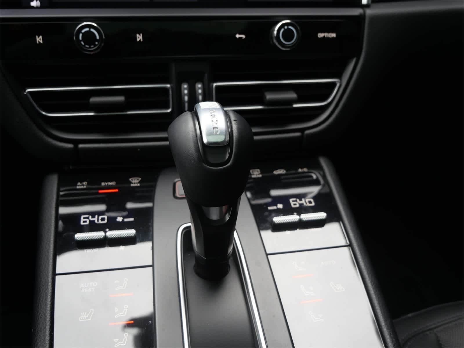 Thumbnail: 2022 Porsche Macan - 17