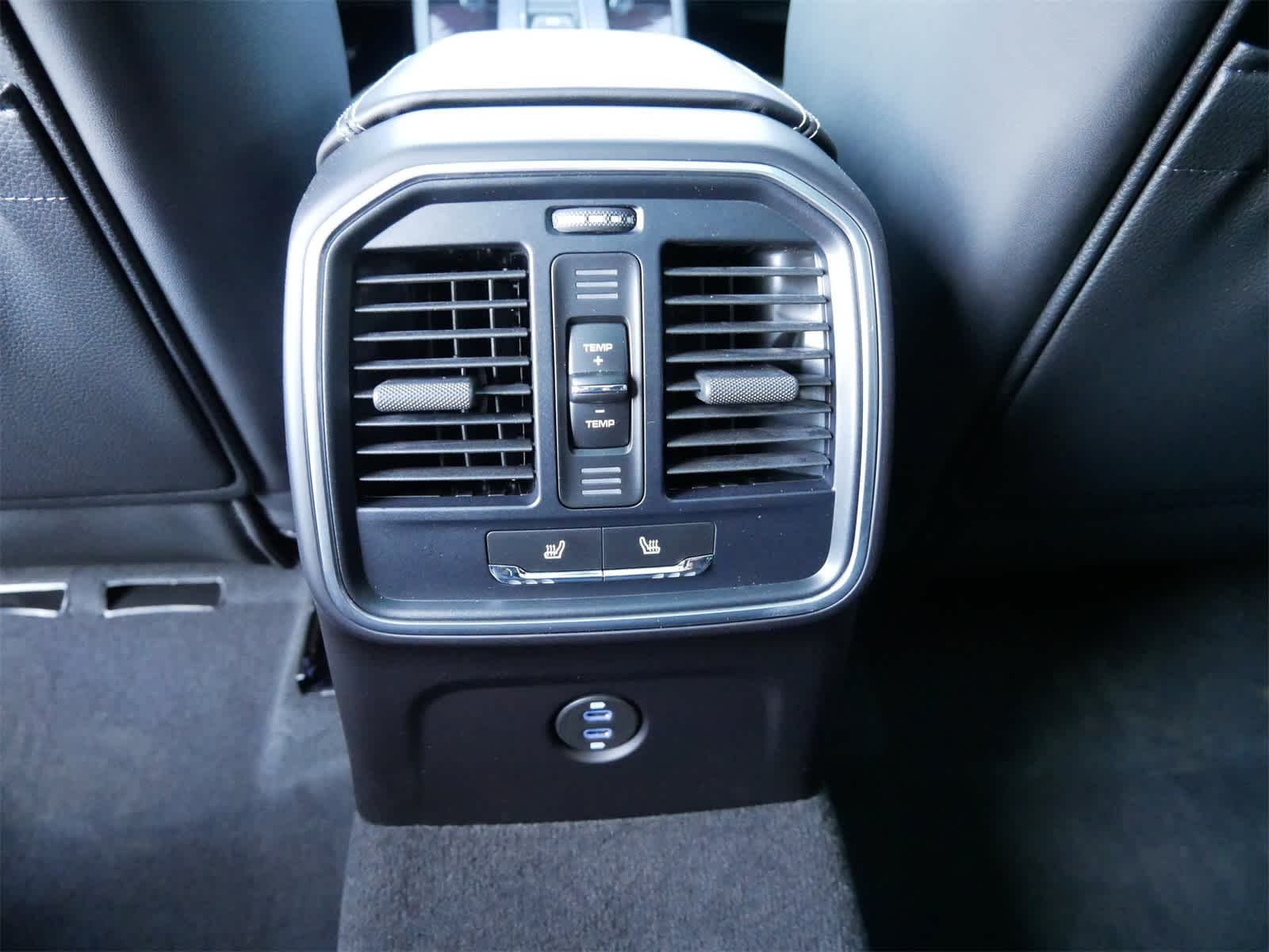 Thumbnail: 2025 Porsche Macan - 13