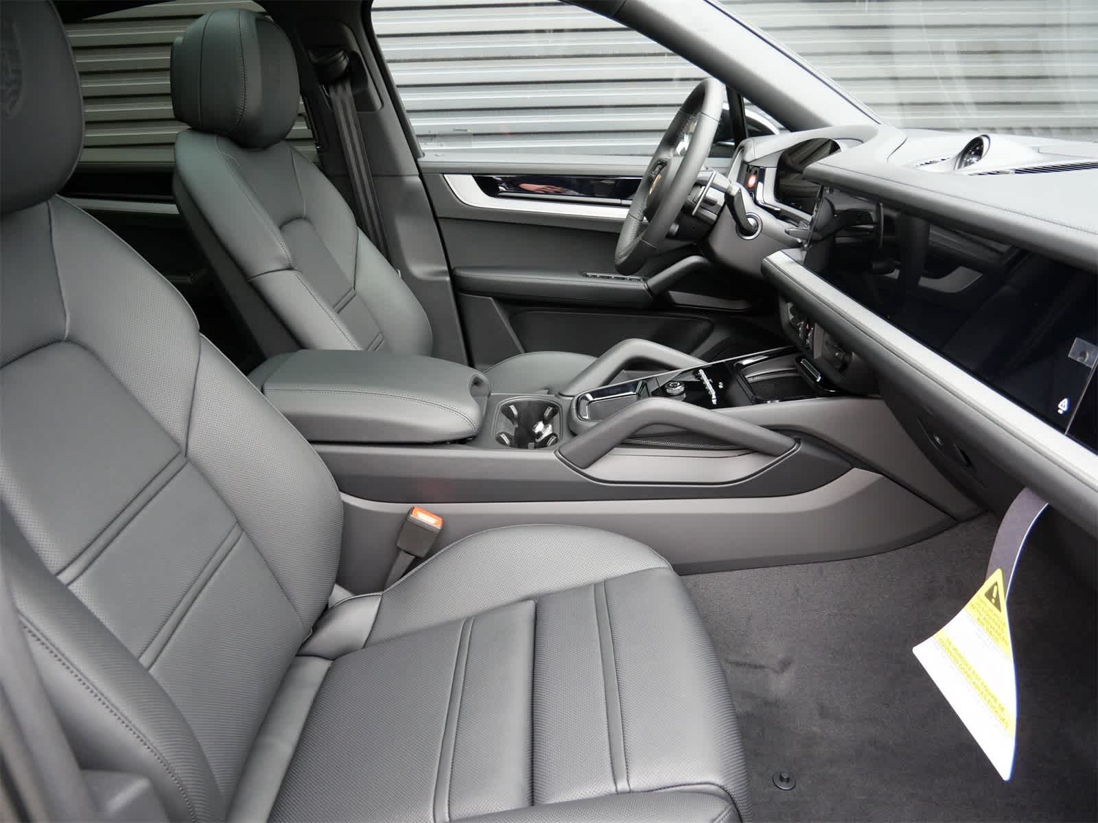 Thumbnail: 2026 Porsche Cayenne - 29