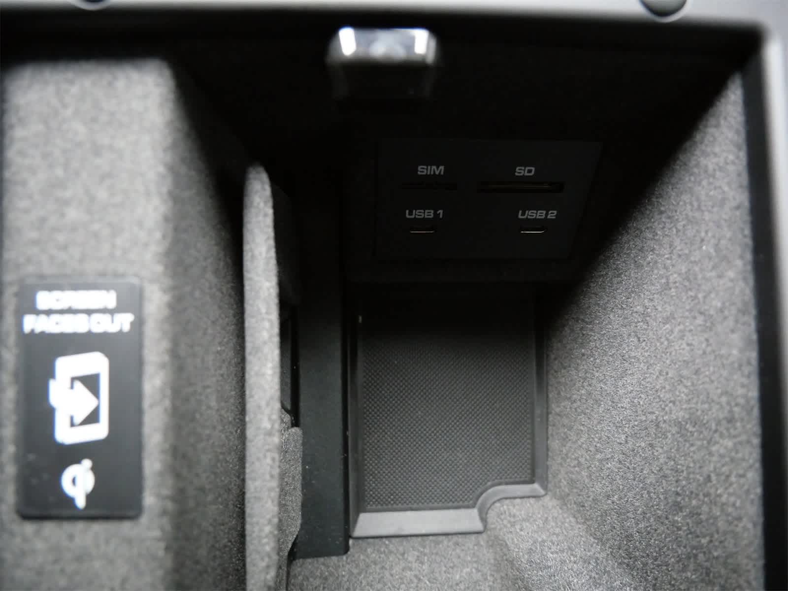 Thumbnail: 2026 Porsche Macan - 21