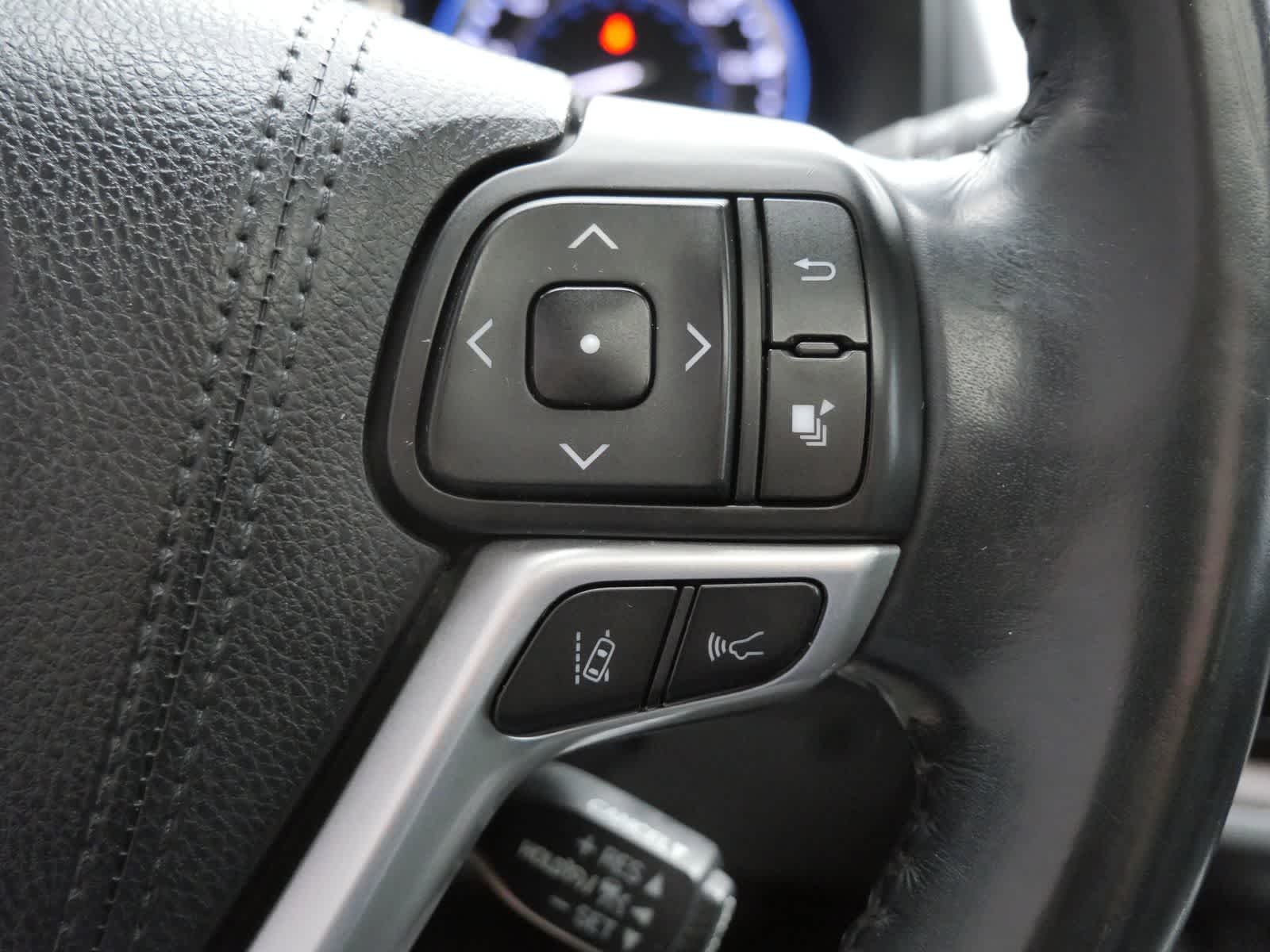 Thumbnail: 2018 Toyota Highlander - 20