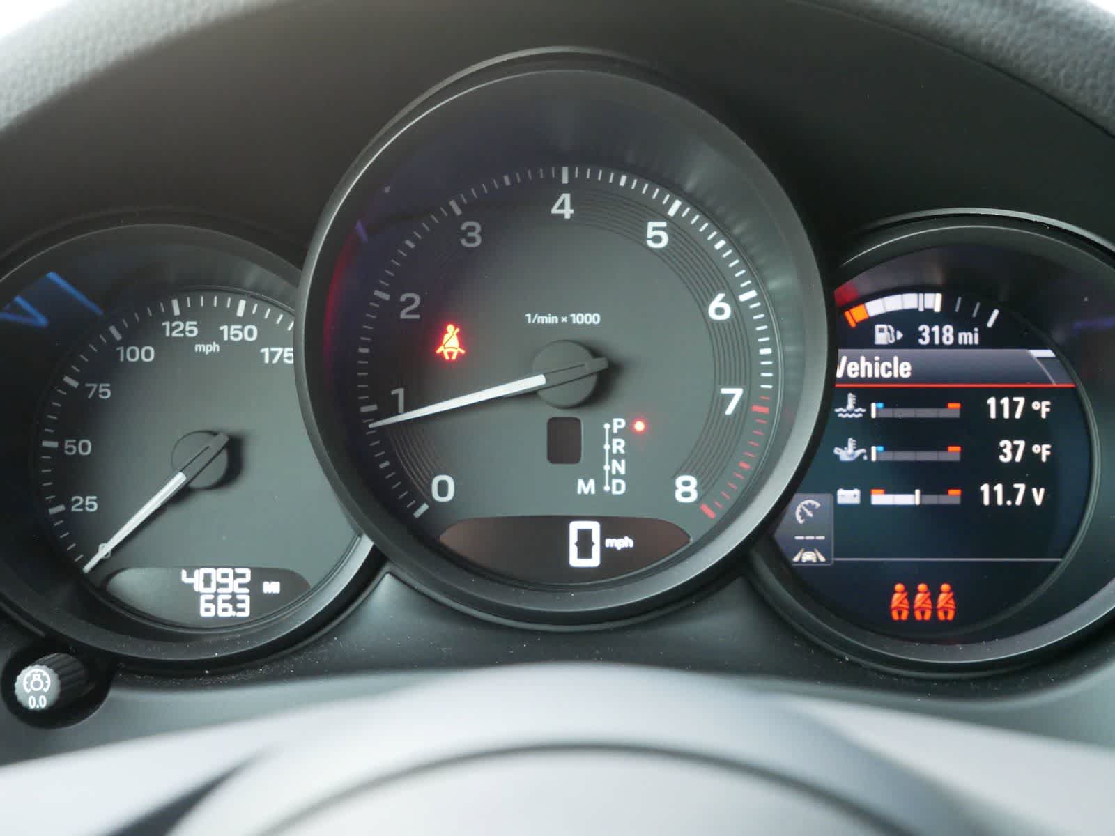 Thumbnail: 2025 Porsche Macan - 16