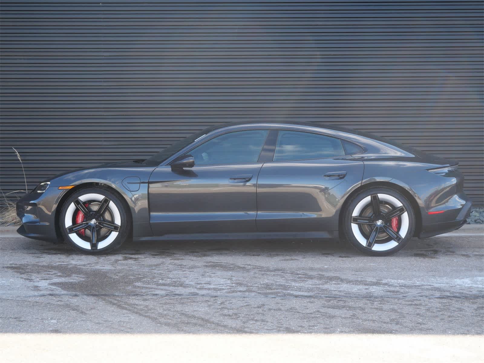 Thumbnail: 2025 Porsche Taycan - 2