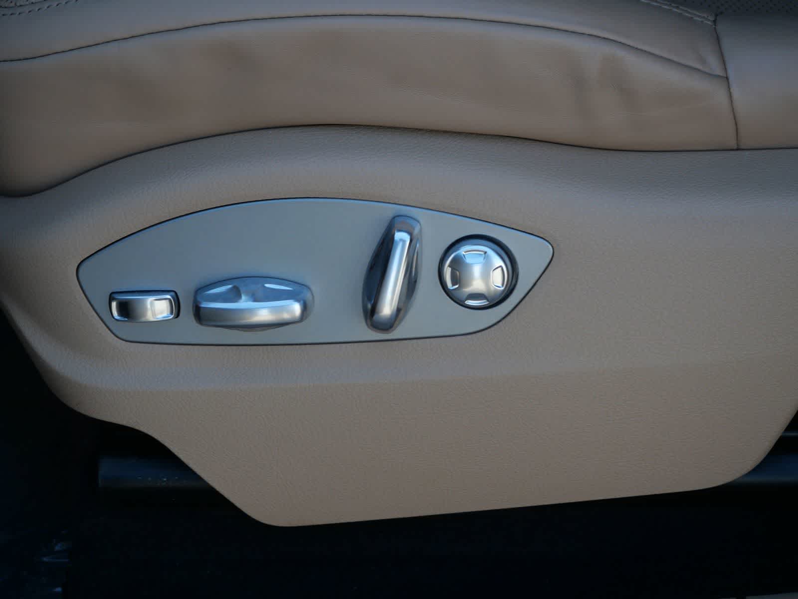 Thumbnail: 2024 Porsche Macan - 9