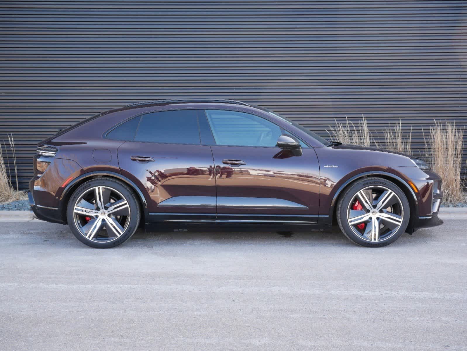 Thumbnail: 2024 Porsche Macan - 25