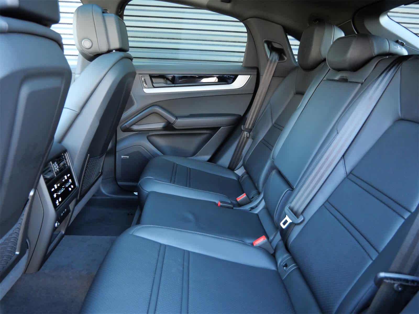 Thumbnail: 2026 Porsche Cayenne - 6