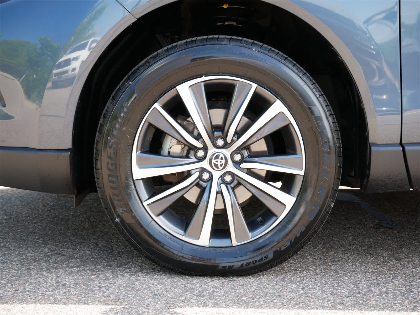 Thumbnail: 2021 Toyota Venza - 23