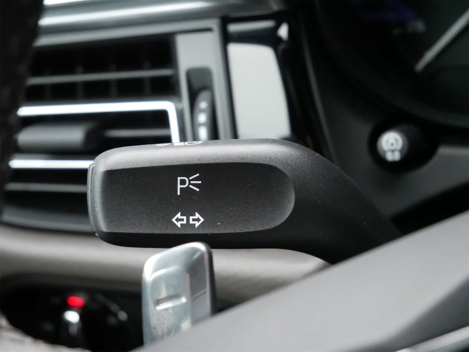 Thumbnail: 2025 Porsche Macan - 20