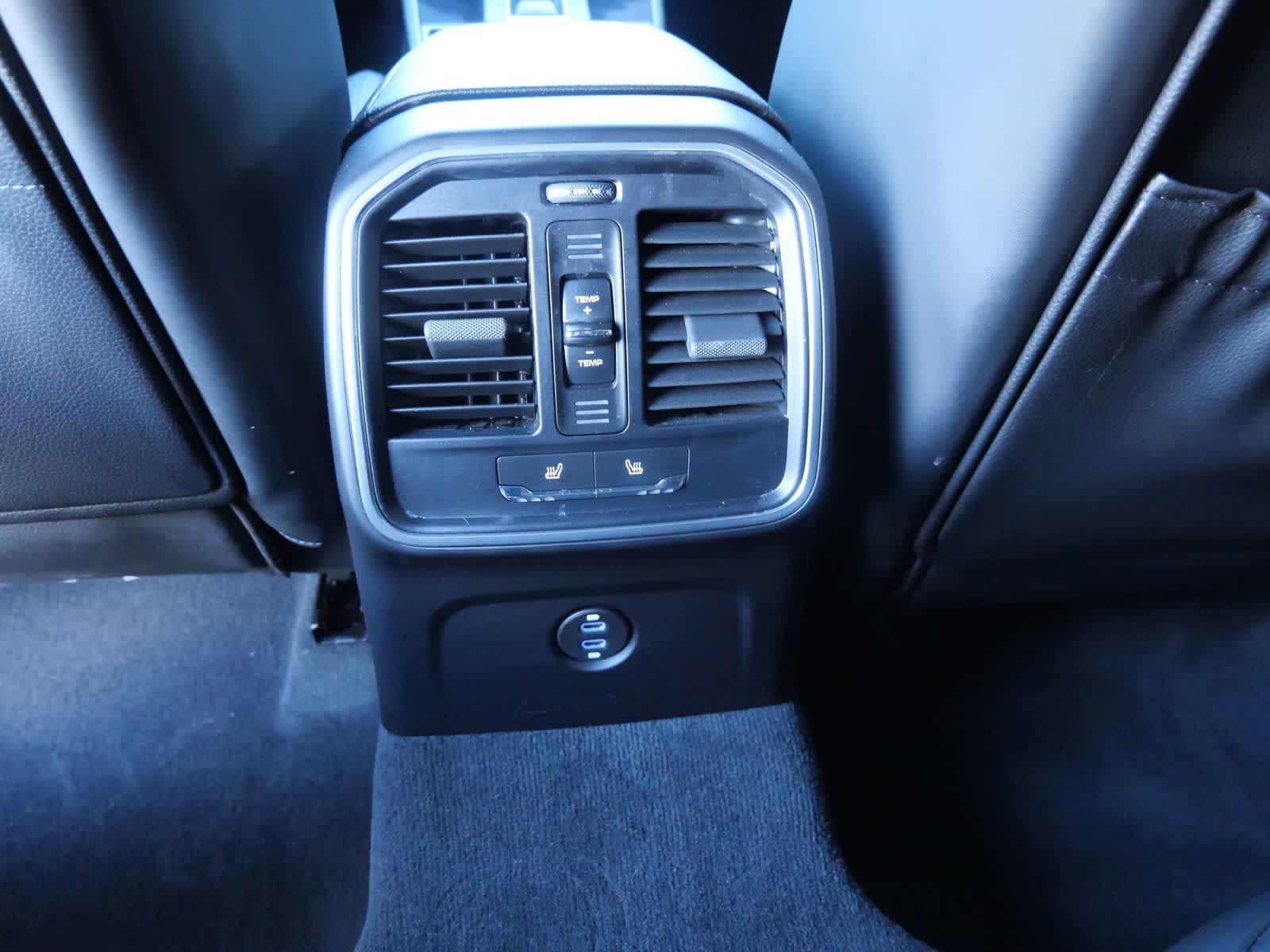 Thumbnail: 2023 Porsche Macan - 13