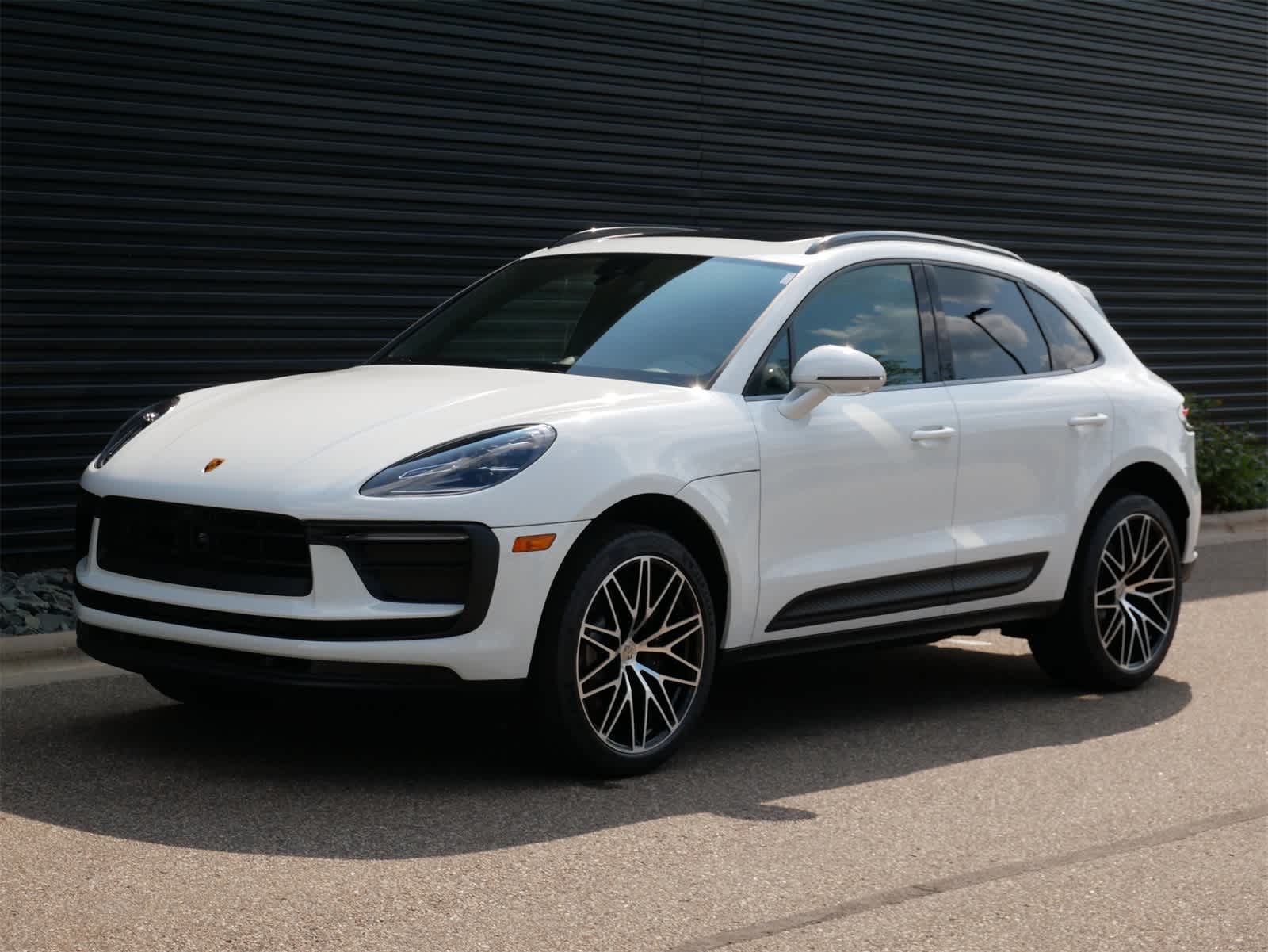 Thumbnail: 2026 Porsche Macan - 1
