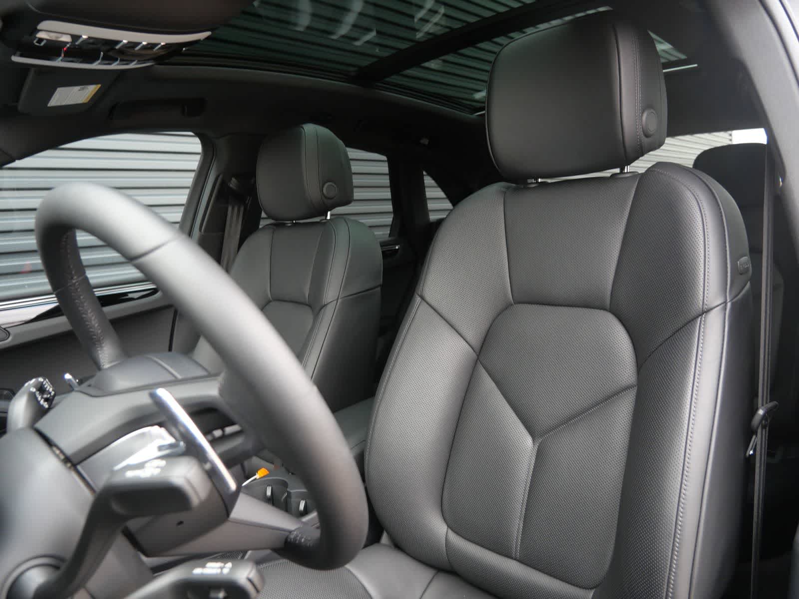Thumbnail: 2026 Porsche Macan - 5