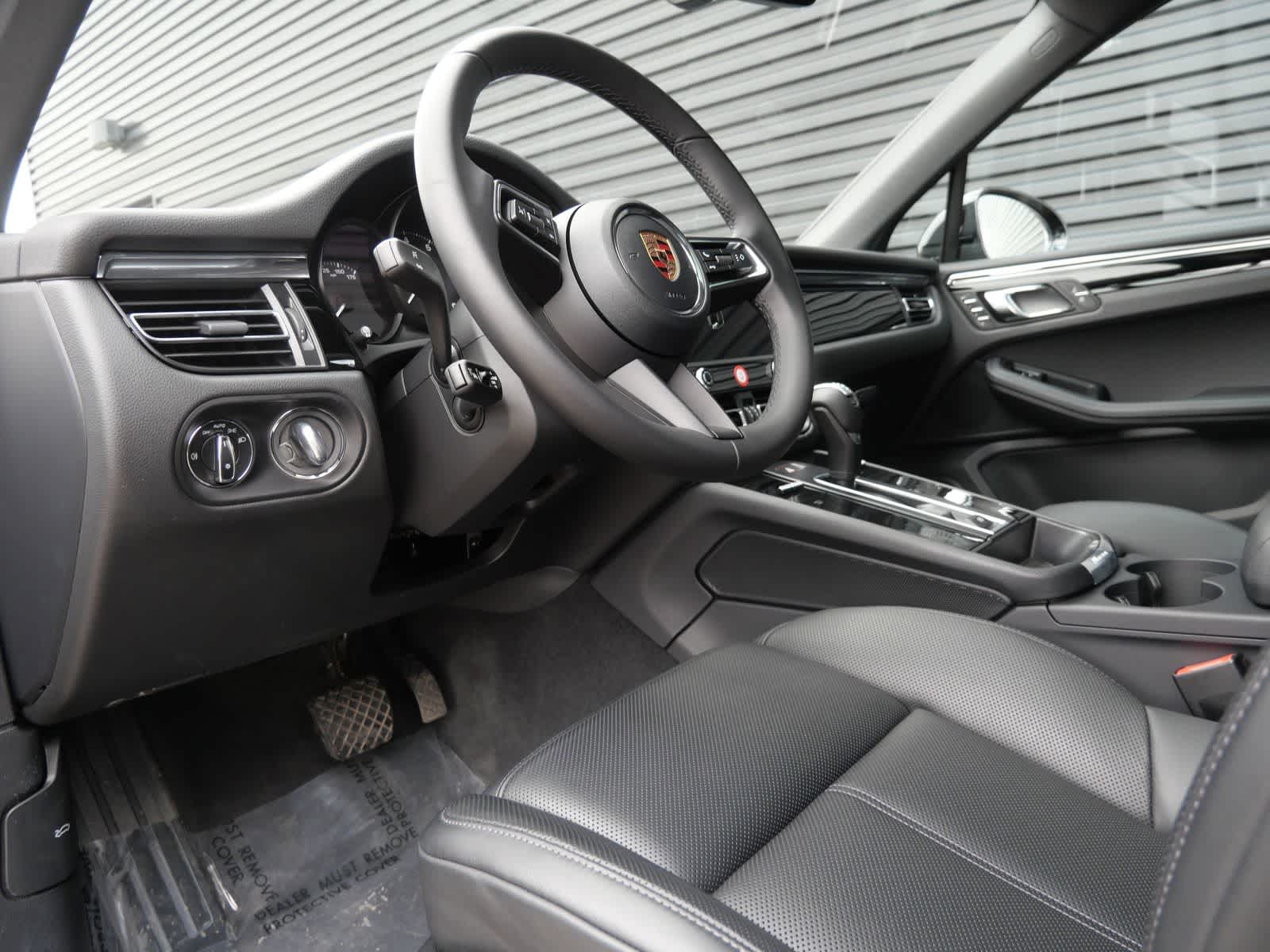 Thumbnail: 2026 Porsche Macan - 4