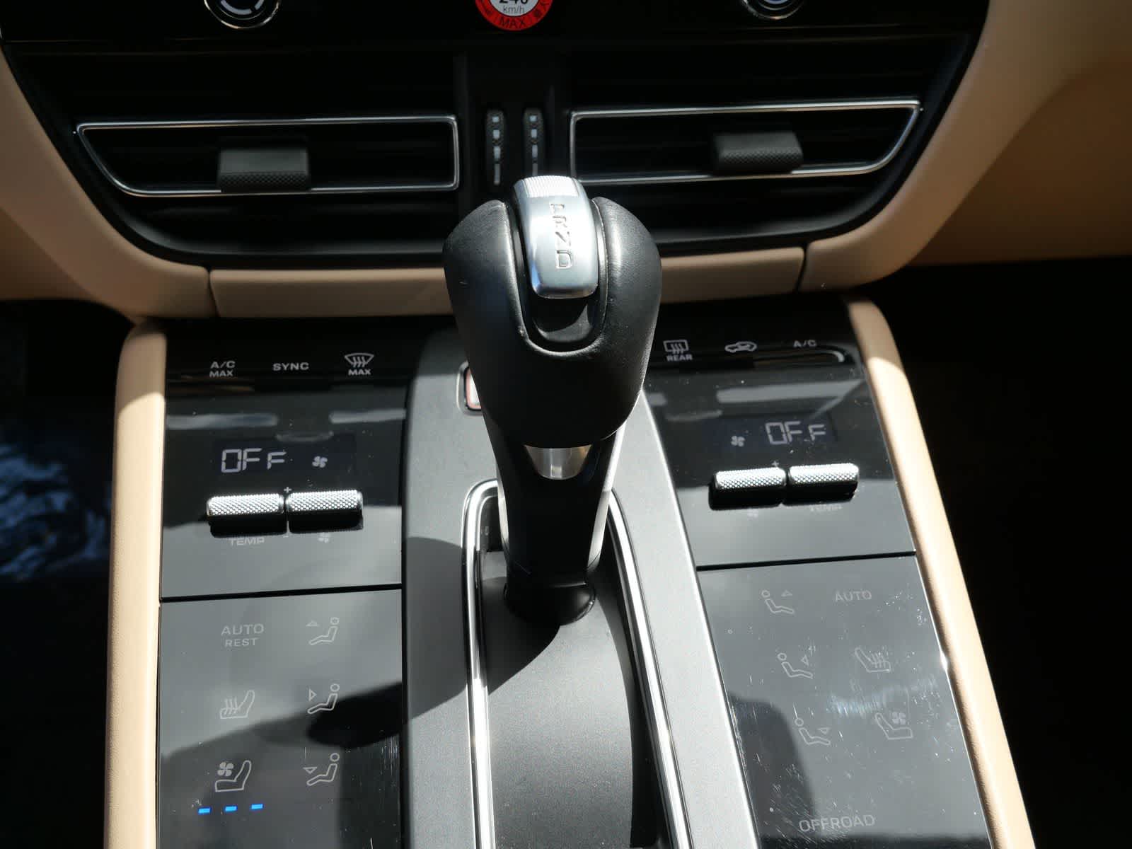 Thumbnail: 2022 Porsche Macan - 18