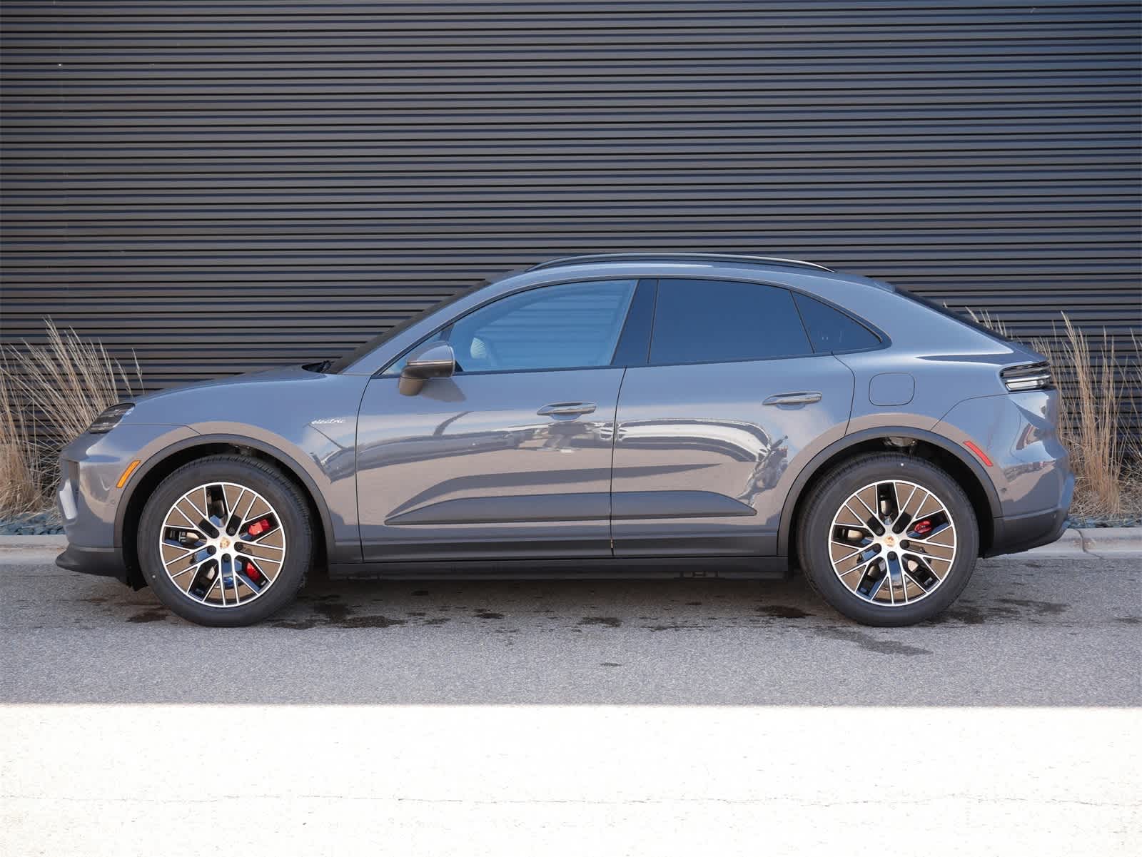 Thumbnail: 2025 Porsche Macan - 2