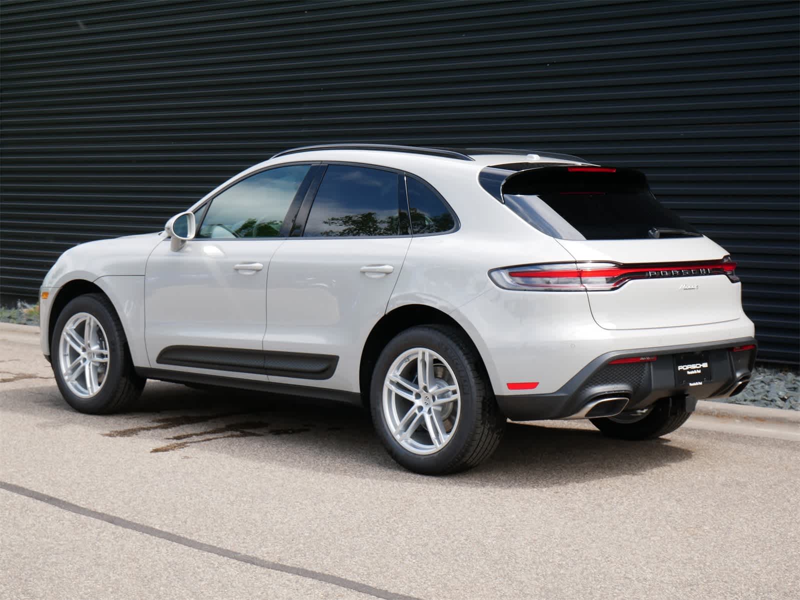 Thumbnail: 2025 Porsche Macan - 3