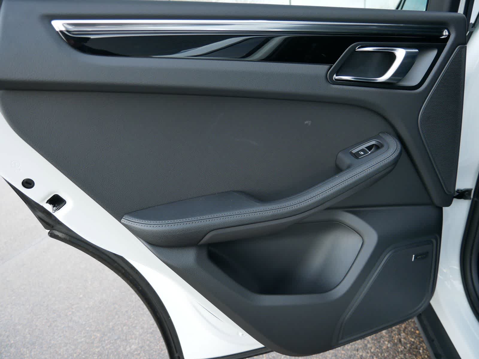 Thumbnail: 2025 Porsche Macan - 12