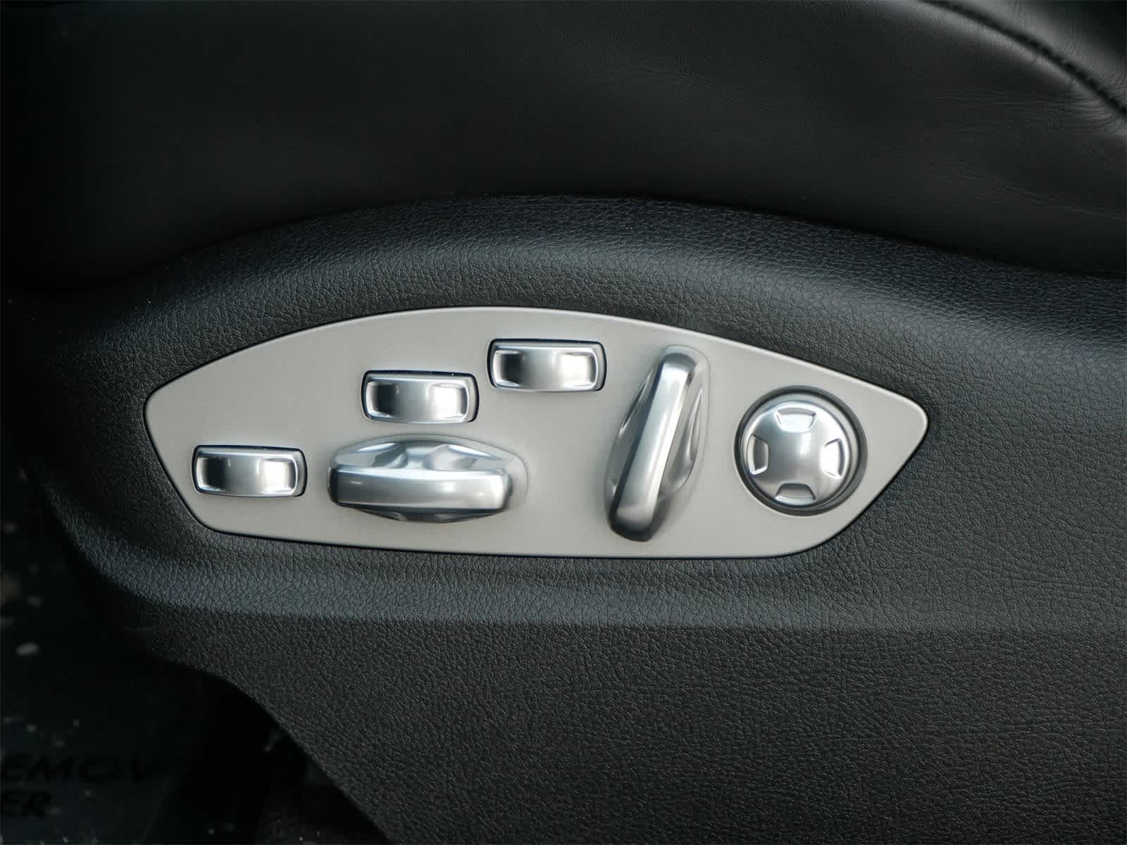 Thumbnail: 2025 Porsche Macan - 10