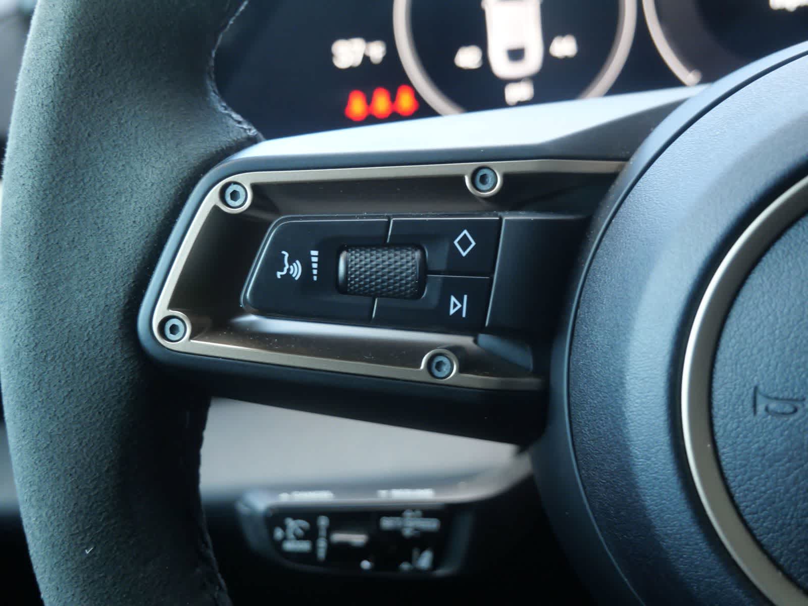 Thumbnail: 2025 Porsche Taycan - 22