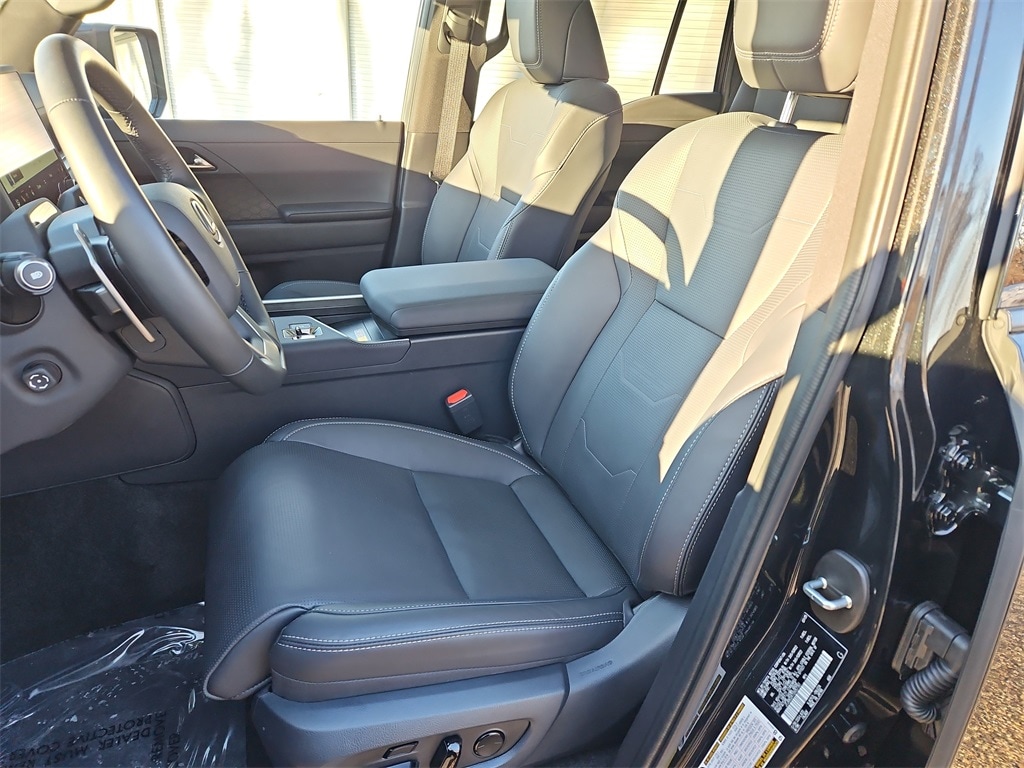 2025 Lexus GX Luxury's photo