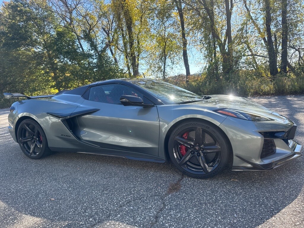 2024 Chevrolet Corvette Z06 3LZ photo 2