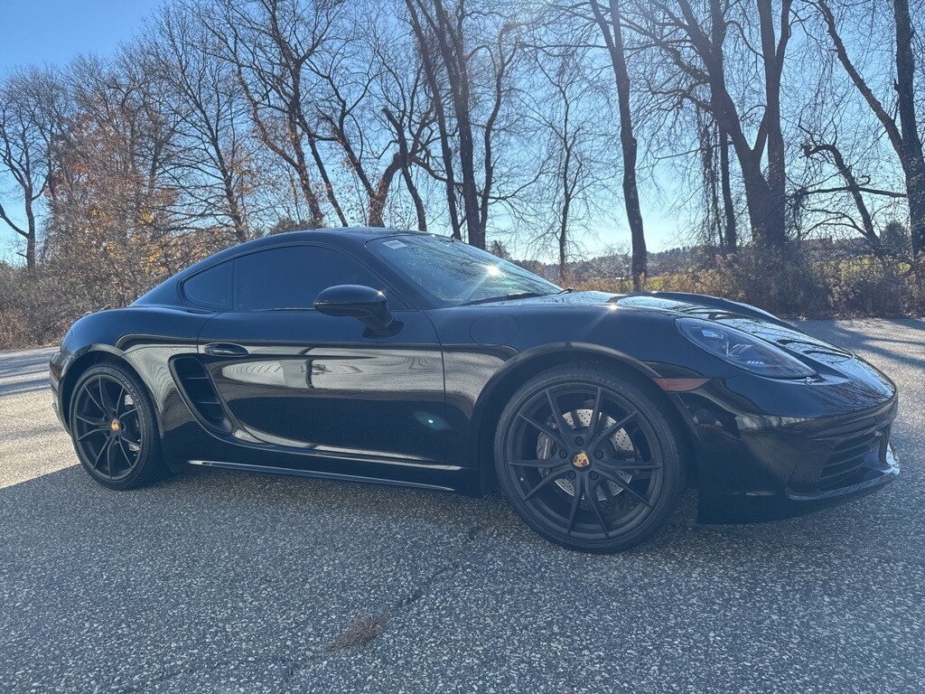 2019 Porsche Cayman T photo 2
