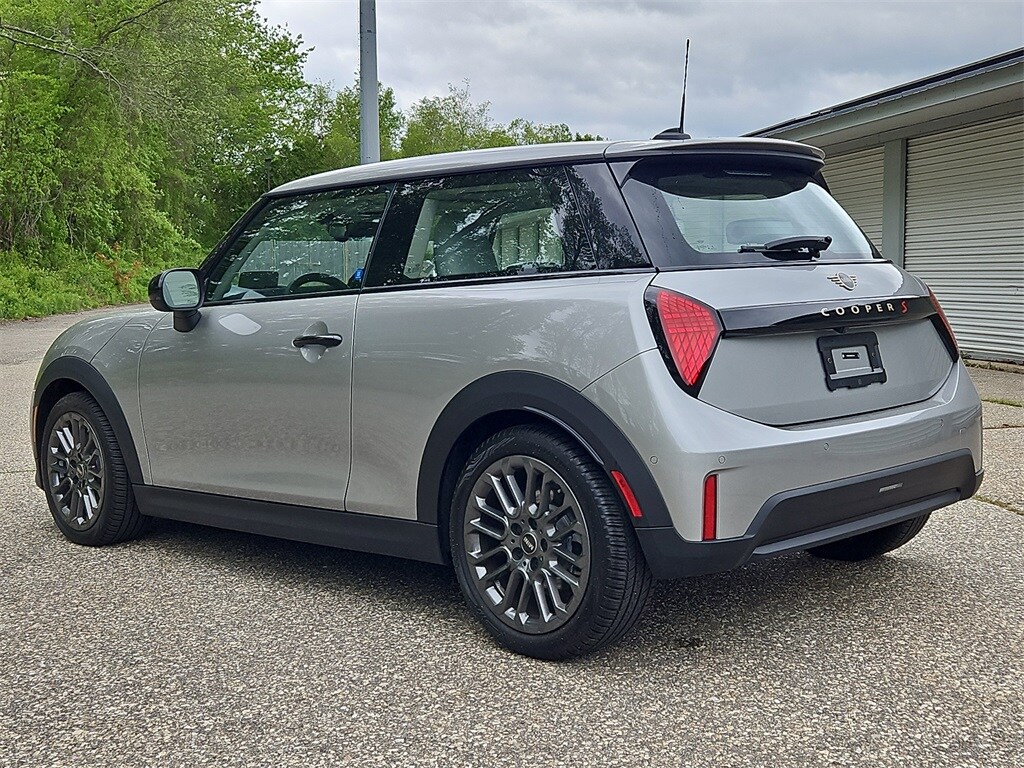 2025 Mini Cooper 2 Door Hardtop S photo 2