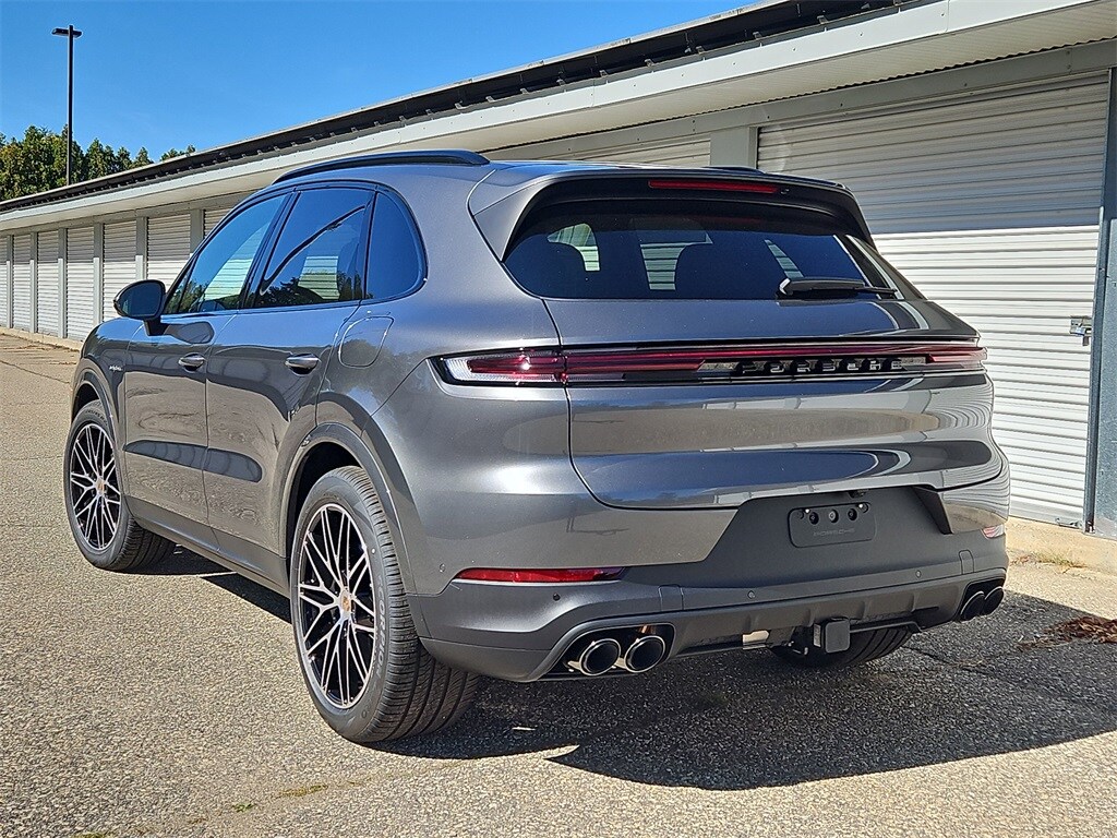 2026 Porsche Cayenne E-Hybrid photo 3
