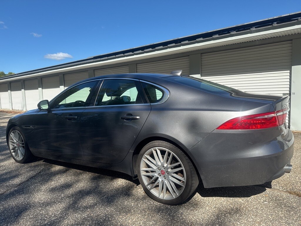 2017 Jaguar XF 35t Prestige photo 4