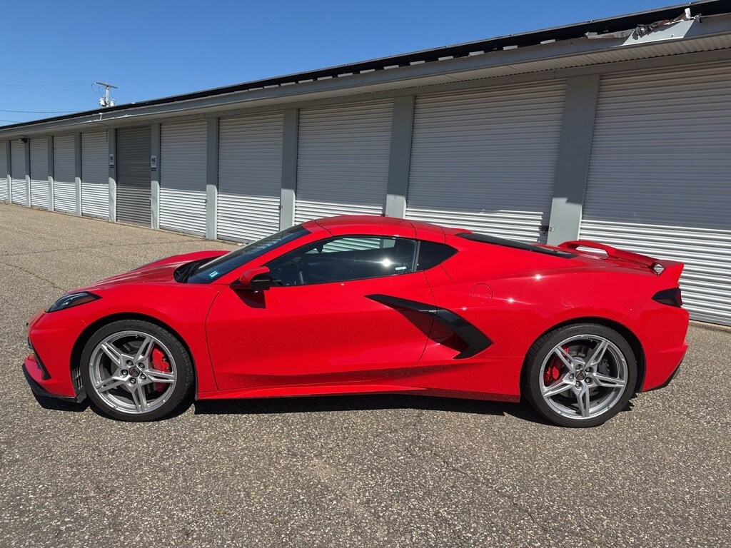 2021 Chevrolet Corvette Stingray 2LT photo 2