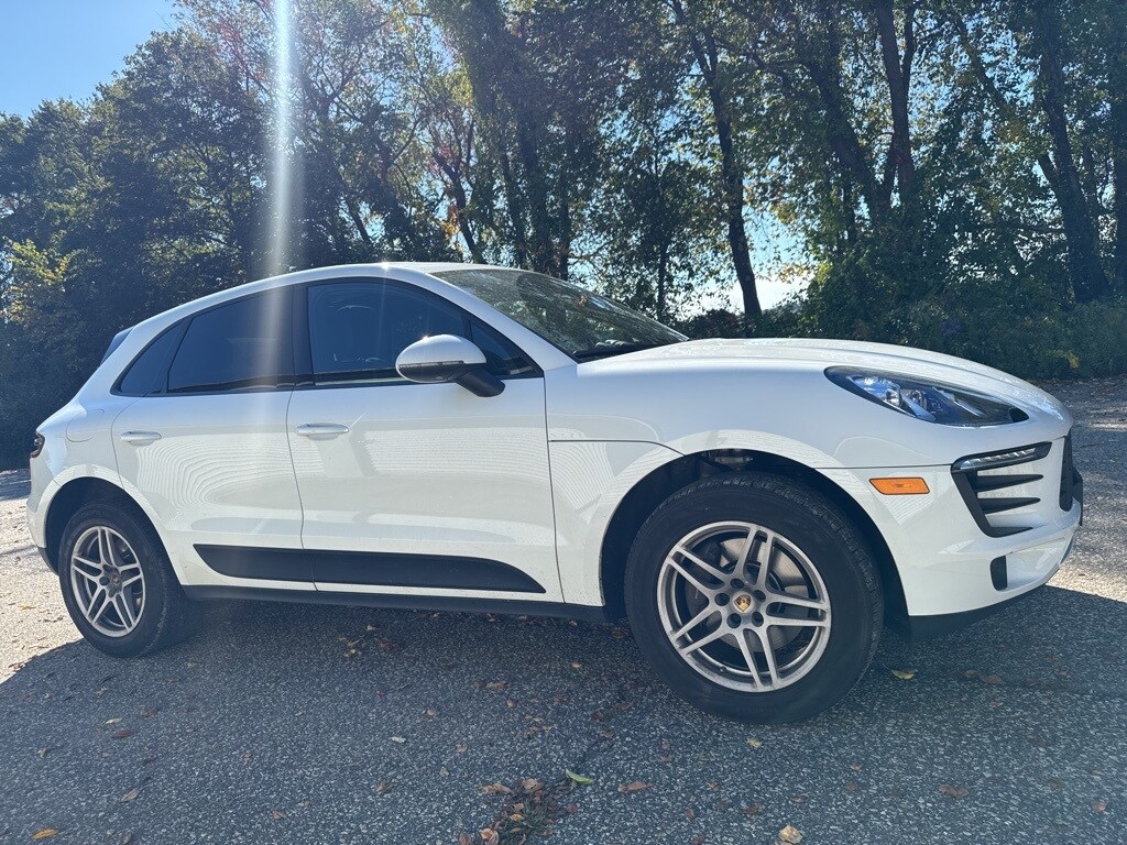 2018 Porsche Macan photo 2
