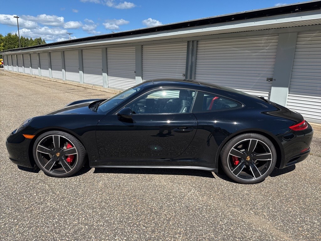 2017 Porsche 911 4S photo 2