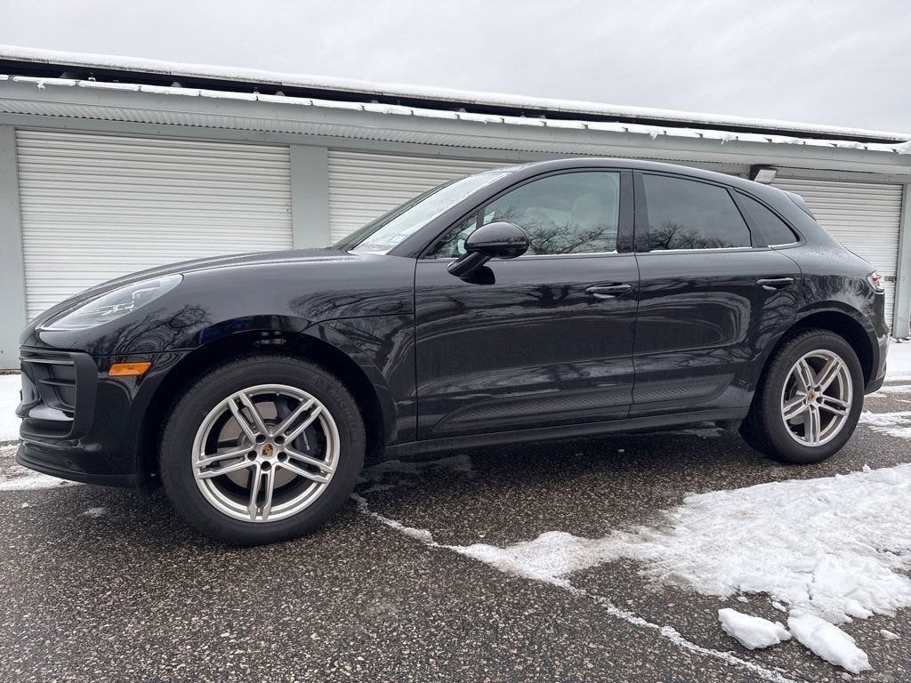2025 Porsche Macan SUV 