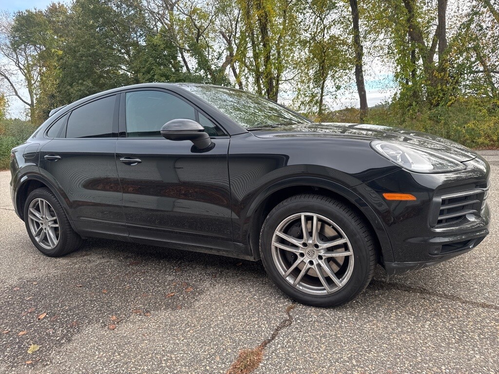2023 Porsche Cayenne Coupe Platinum Edition photo 2