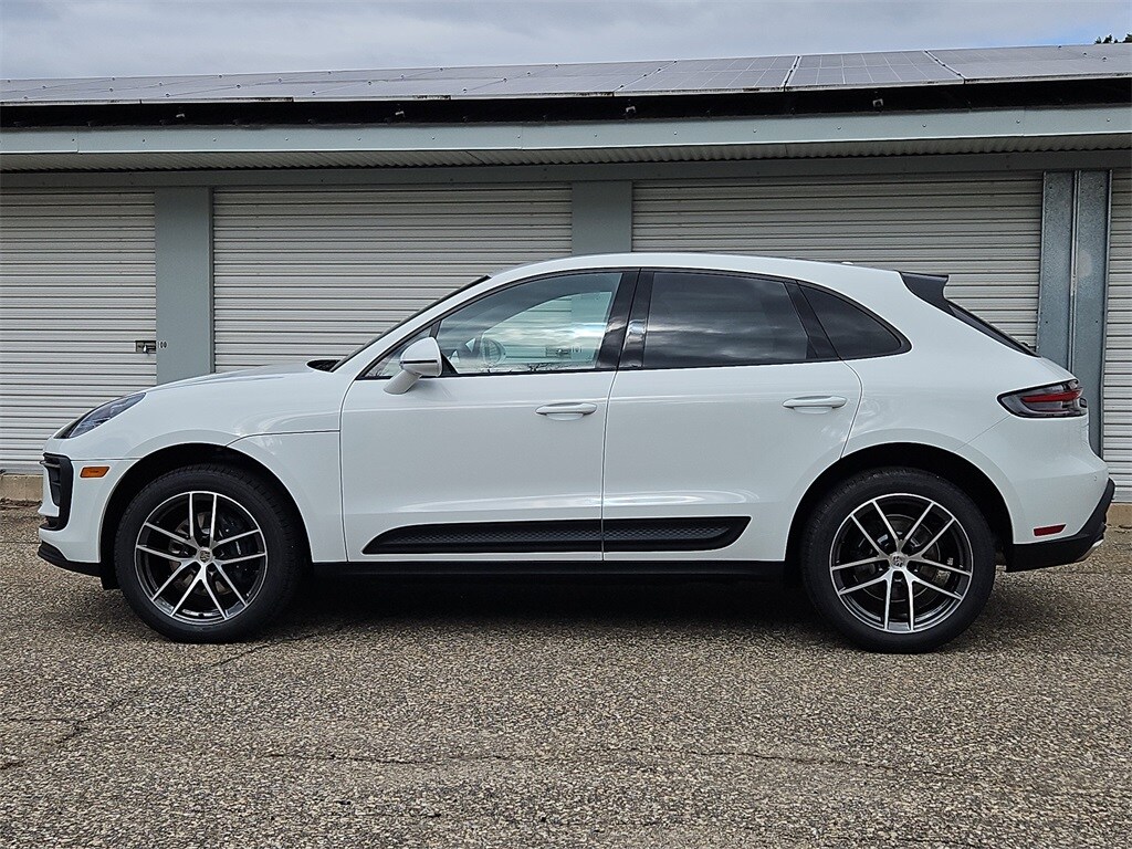 2026 Porsche Macan T photo 2