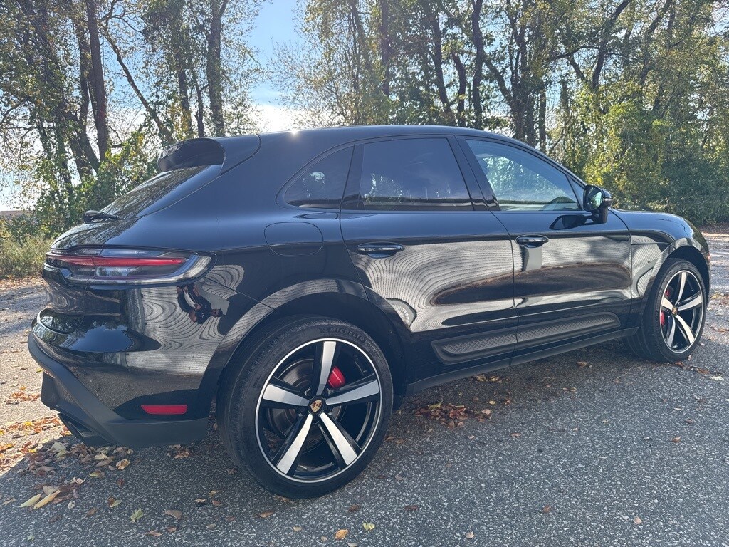 2022 Porsche Macan S photo 2