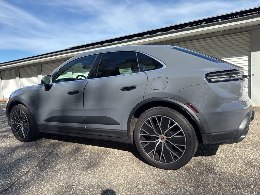 2025 Porsche Macan Electric 4 photo 2